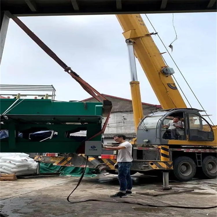 咸丰注意大型吊车出租使用以及应该怎样正确维护