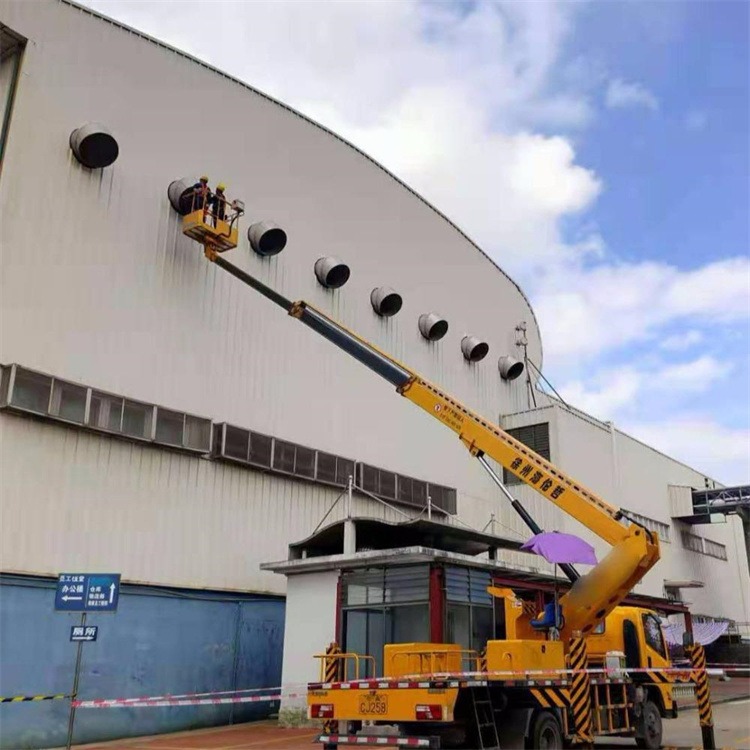 咸丰高空作业车出租服务：专业广告牌安装解决方案